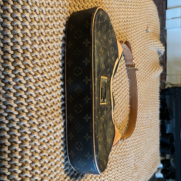 Louis Vuitton Thames GM Monogram Authentic Bag - Picture 2 of 15